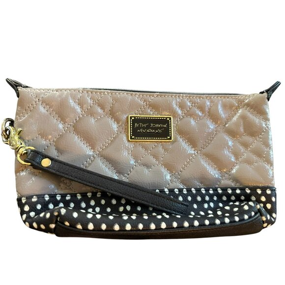 Betsey Johnson Quilted Heart Wristlet Beige and Black With Polka Dot Trim - Picture 1 of 5